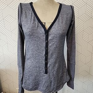 lululemon athletica Awesoma heathered Navy Blue V-neck Henley Size Medium Button